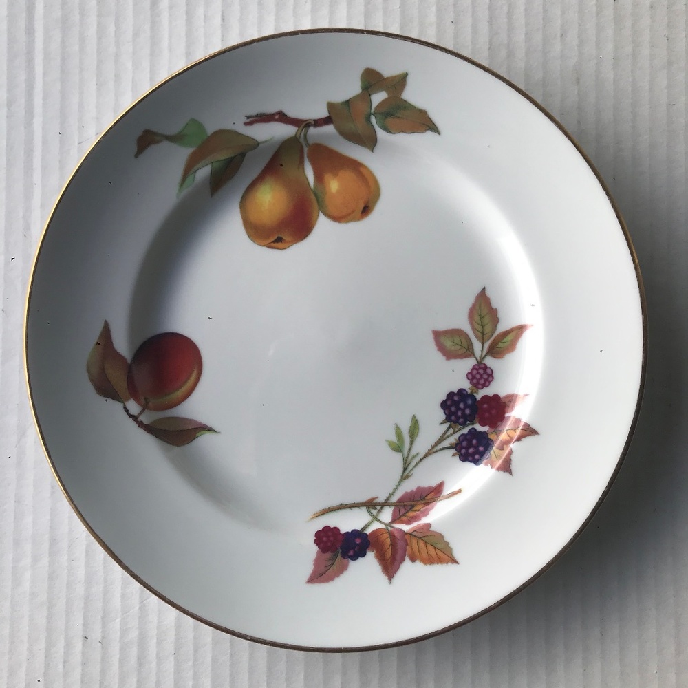 Set Of 2 “Evesham Gold" Porcelain Salad/Dessert Plates By Royal Worceste…
